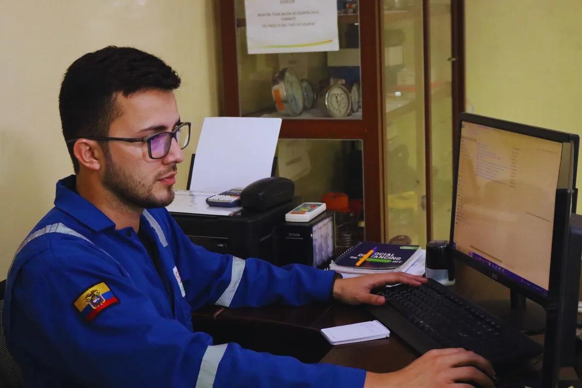 Especialista en el laboratorio de calibración
